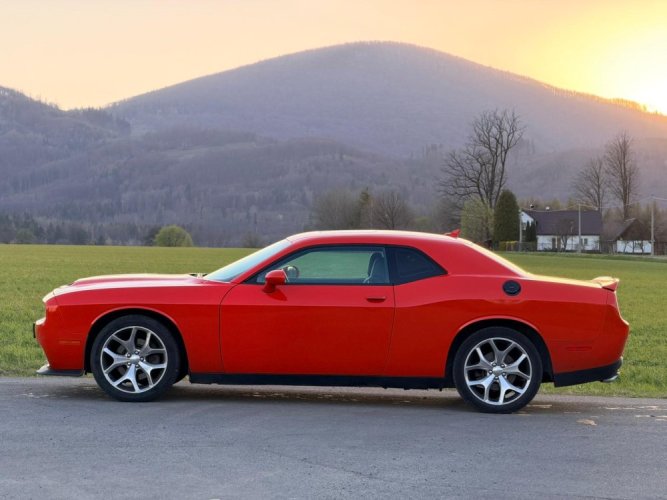Pronájem - Dodge Challenger 24 hodin (víkend)