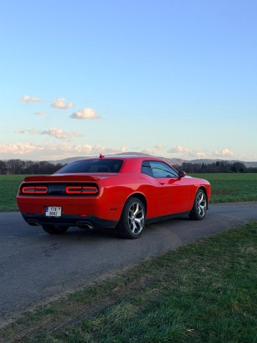 Pronájem - Dodge Challenger 24 hodin (víkend)